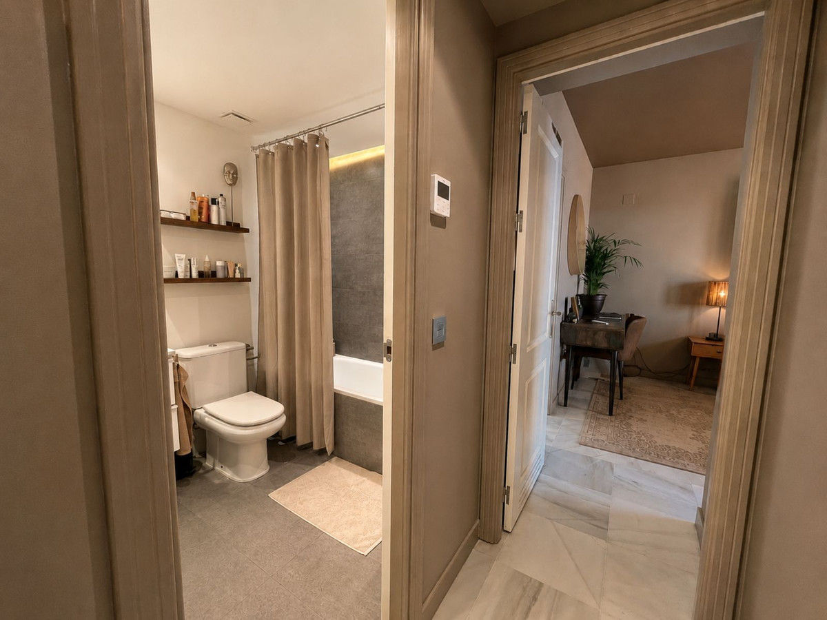Se vende Apartamento en Planta Última de 2 dormitorios en Costa Del Sol, Málaga, España