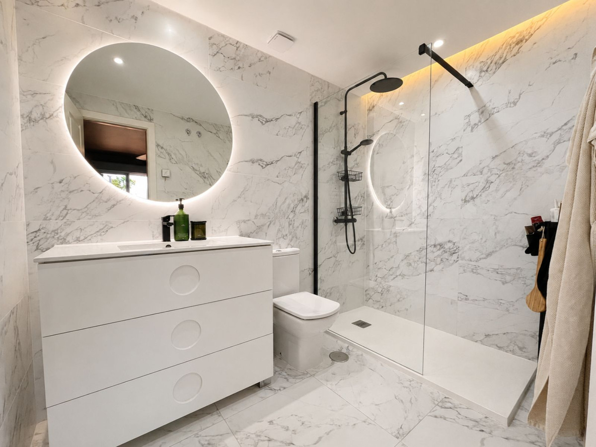 Se vende Apartamento en Planta Última de 2 dormitorios en Costa Del Sol, Málaga, España