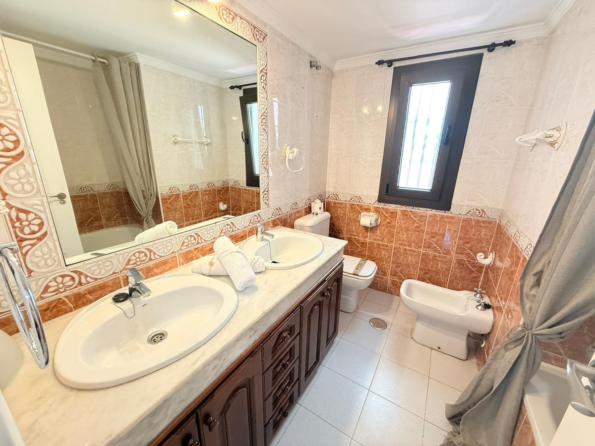 3 Bed Apartment for sale in Fuengirola Costa Del Sol, Málaga, Spain
