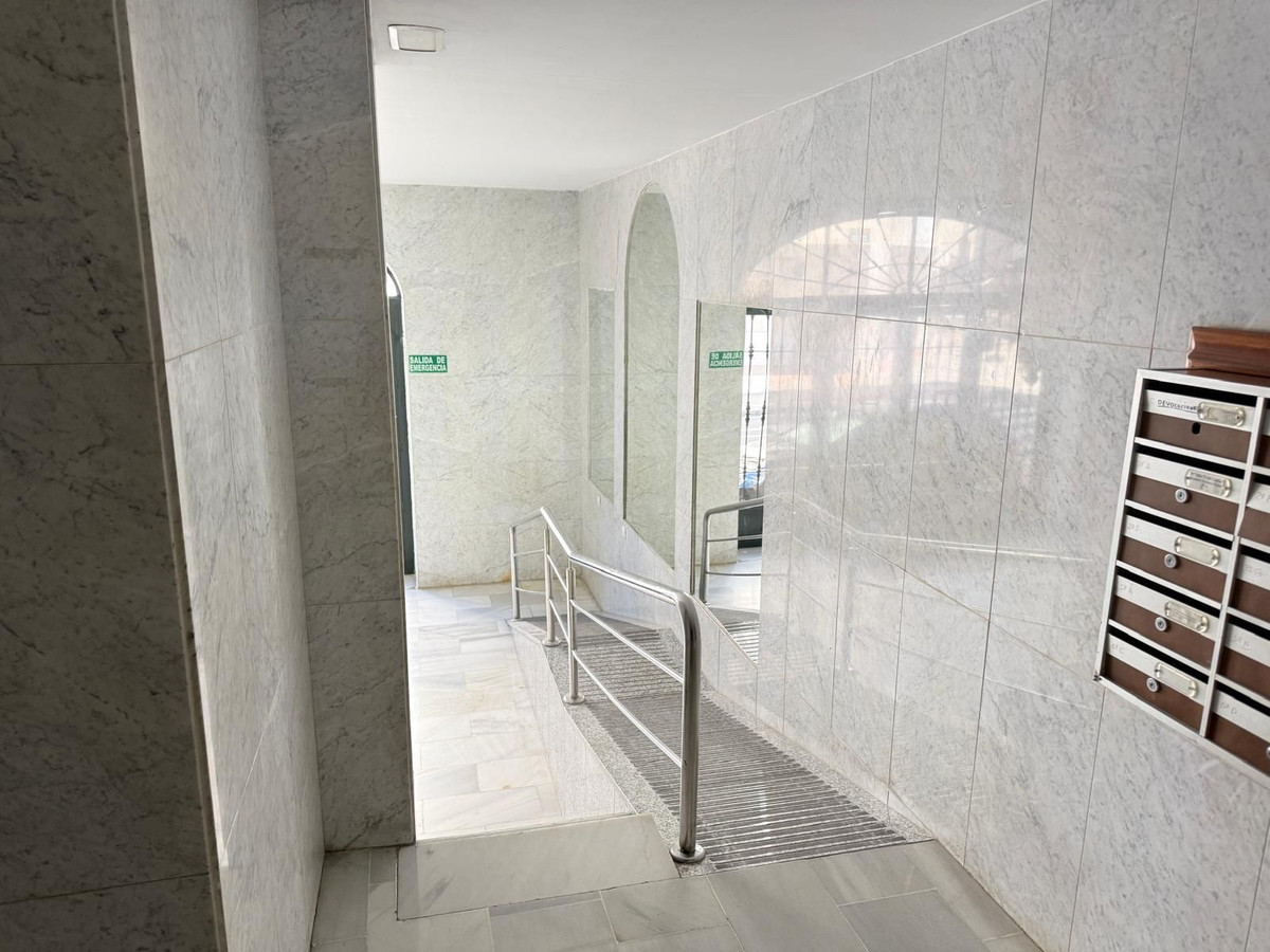3 Bed Apartment for sale in Fuengirola Costa Del Sol, Málaga, Spain