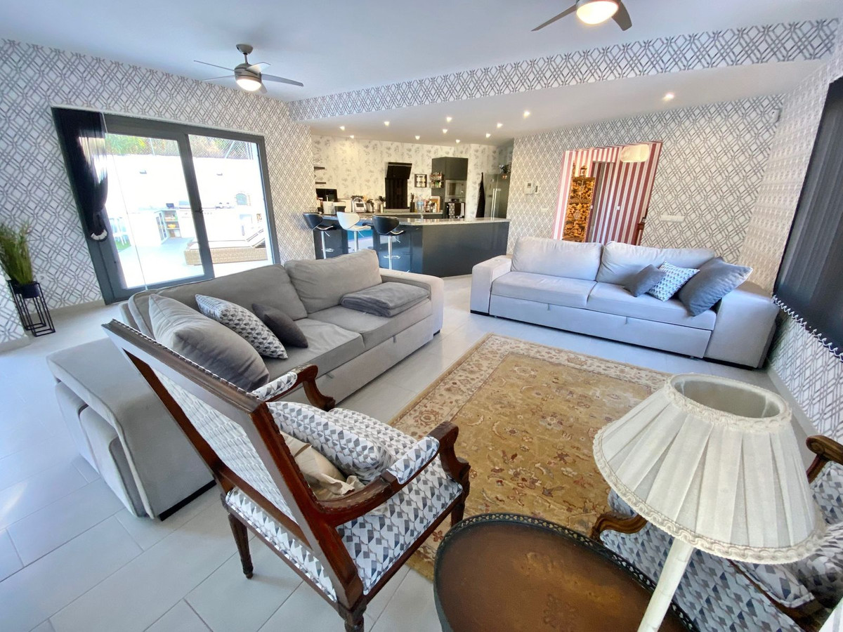 Se vende Villa - Chalet de 4 dormitorios en Costa Del Sol, Málaga, España