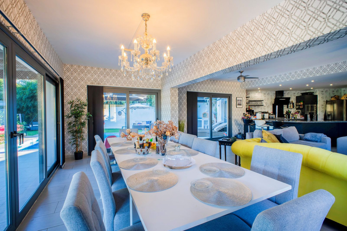 Se vende Villa - Chalet de 4 dormitorios en Costa Del Sol, Málaga, España