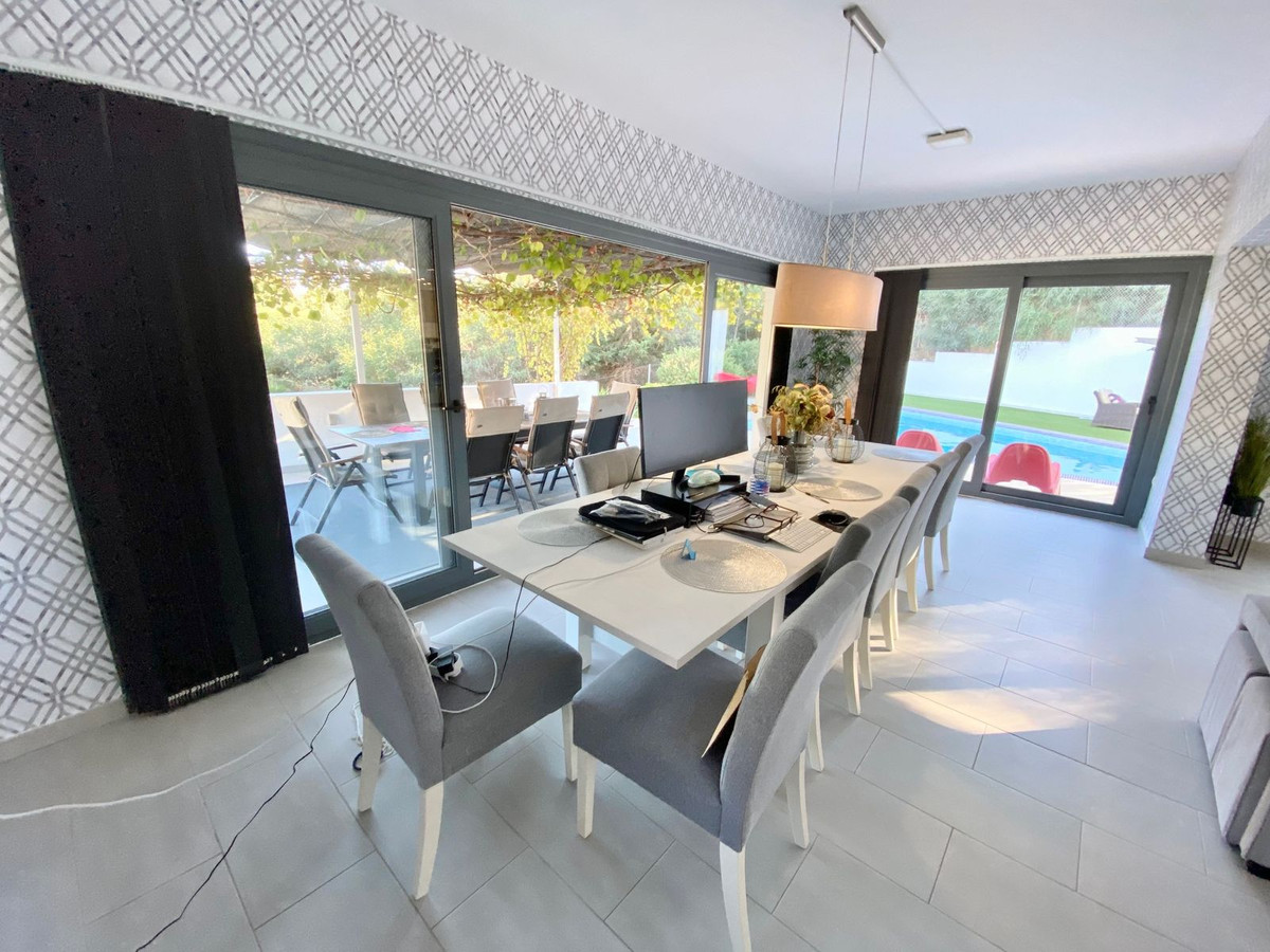 Se vende Villa - Chalet de 4 dormitorios en Costa Del Sol, Málaga, España