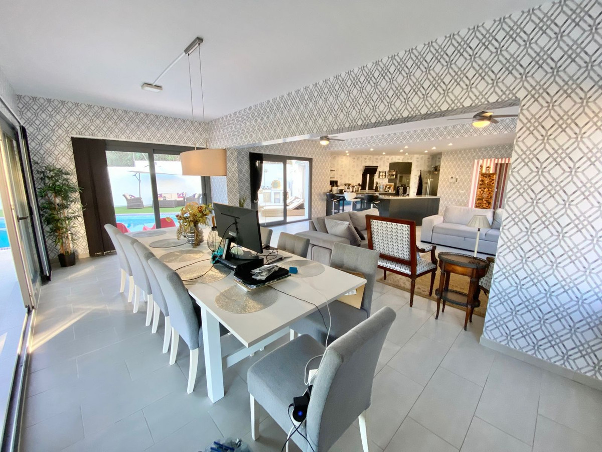 Se vende Villa - Chalet de 4 dormitorios en Costa Del Sol, Málaga, España