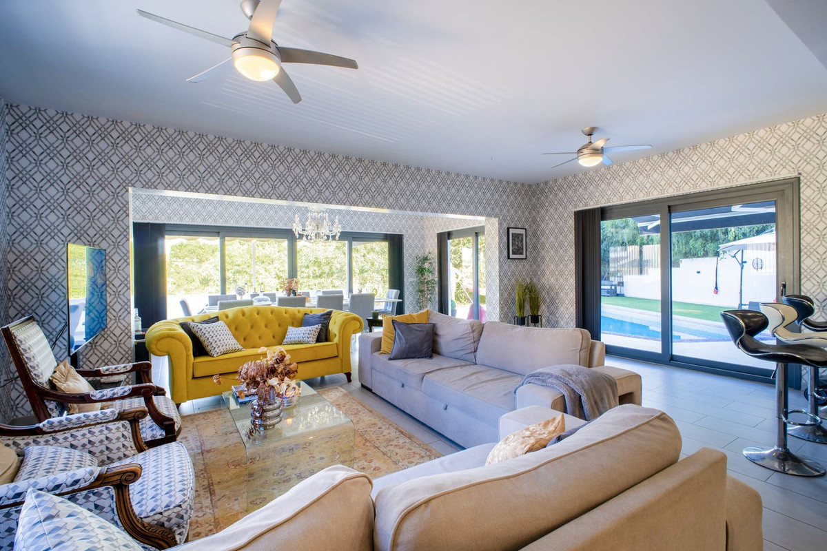Se vende Villa - Chalet de 4 dormitorios en Costa Del Sol, Málaga, España