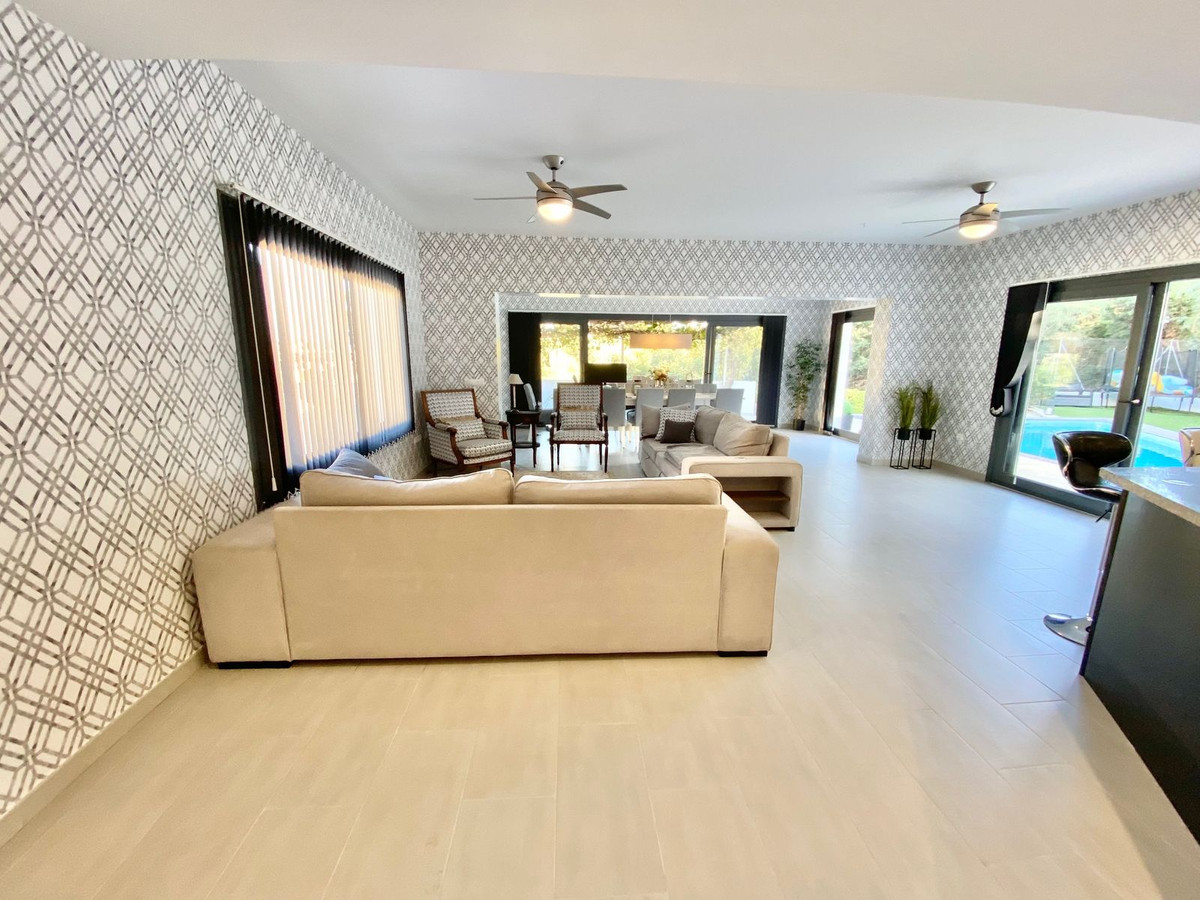 Se vende Villa - Chalet de 4 dormitorios en Costa Del Sol, Málaga, España