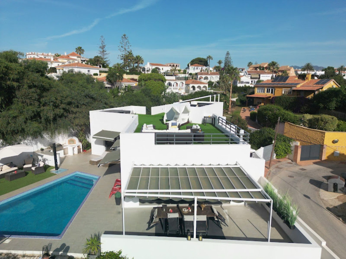 Se vende Villa - Chalet de 4 dormitorios en Costa Del Sol, Málaga, España