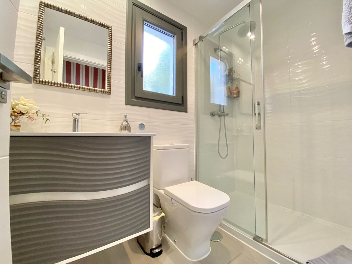 Se vende Villa - Chalet de 4 dormitorios en Costa Del Sol, Málaga, España