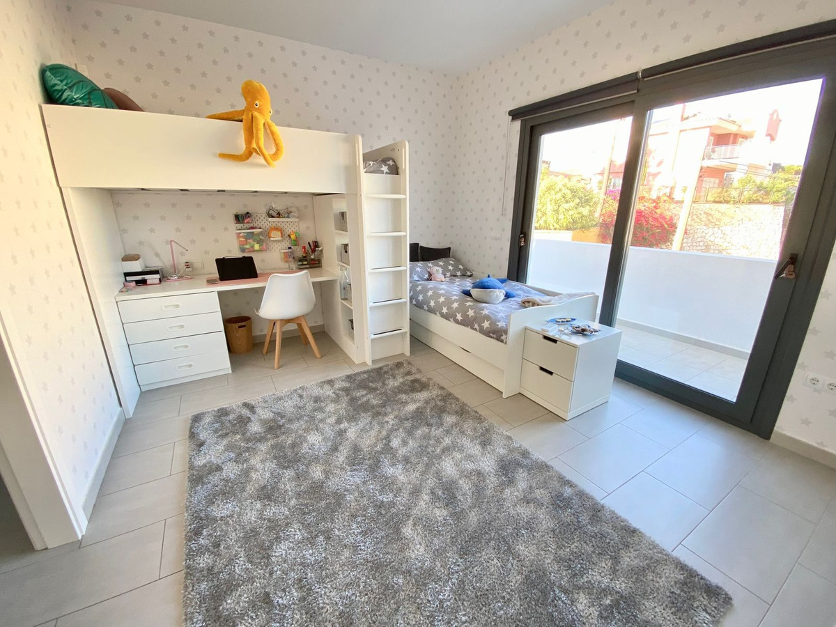 Se vende Villa - Chalet de 4 dormitorios en Costa Del Sol, Málaga, España