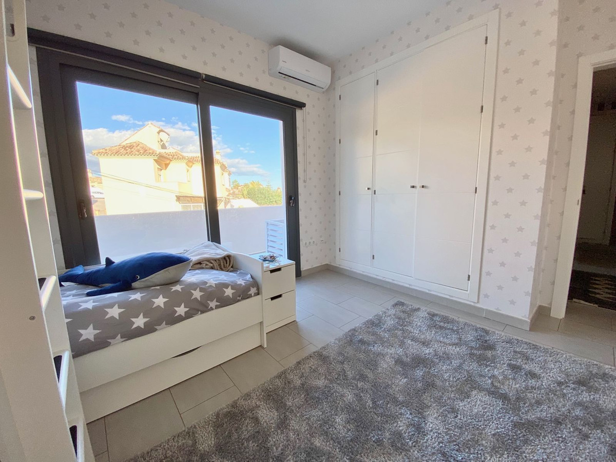 Se vende Villa - Chalet de 4 dormitorios en Costa Del Sol, Málaga, España