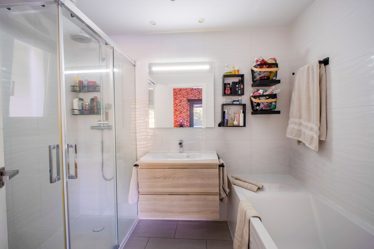 Se vende Villa - Chalet de 4 dormitorios en Costa Del Sol, Málaga, España