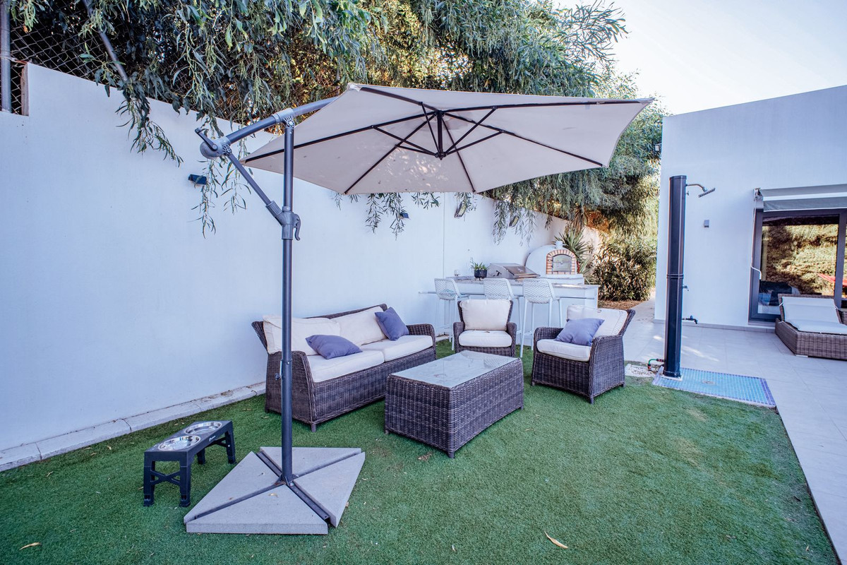 Se vende Villa - Chalet de 4 dormitorios en Costa Del Sol, Málaga, España