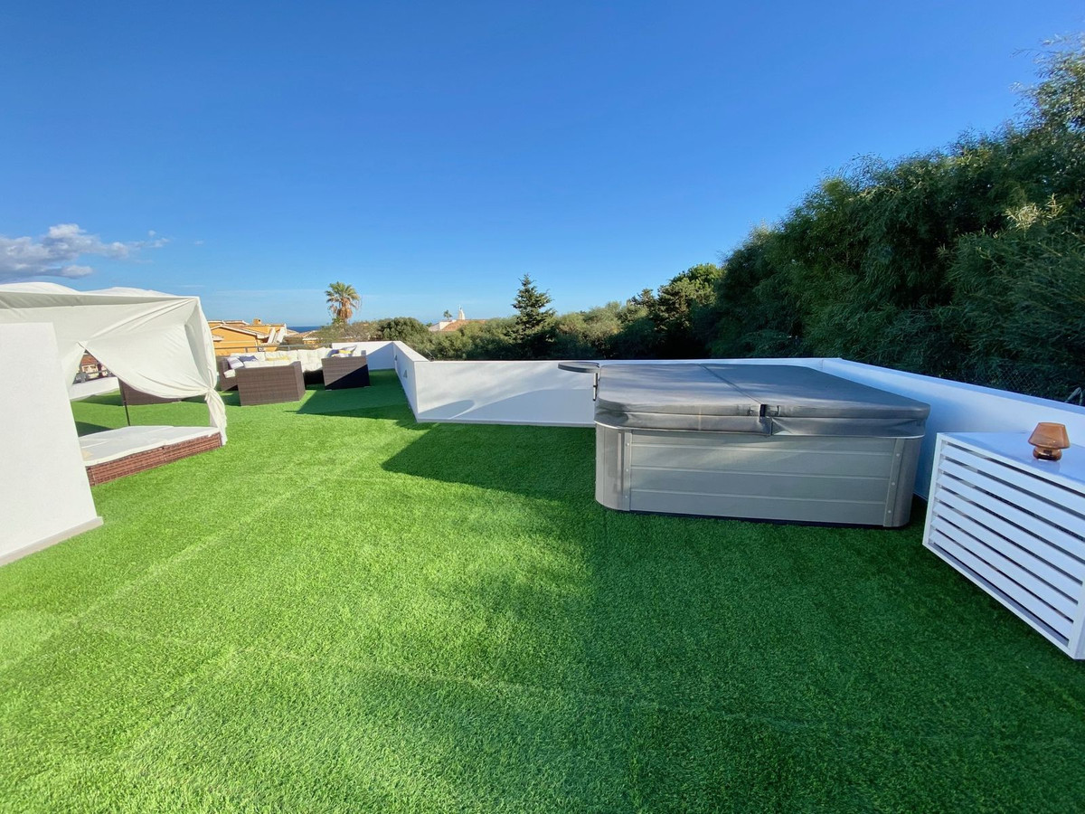 Se vende Villa - Chalet de 4 dormitorios en Costa Del Sol, Málaga, España