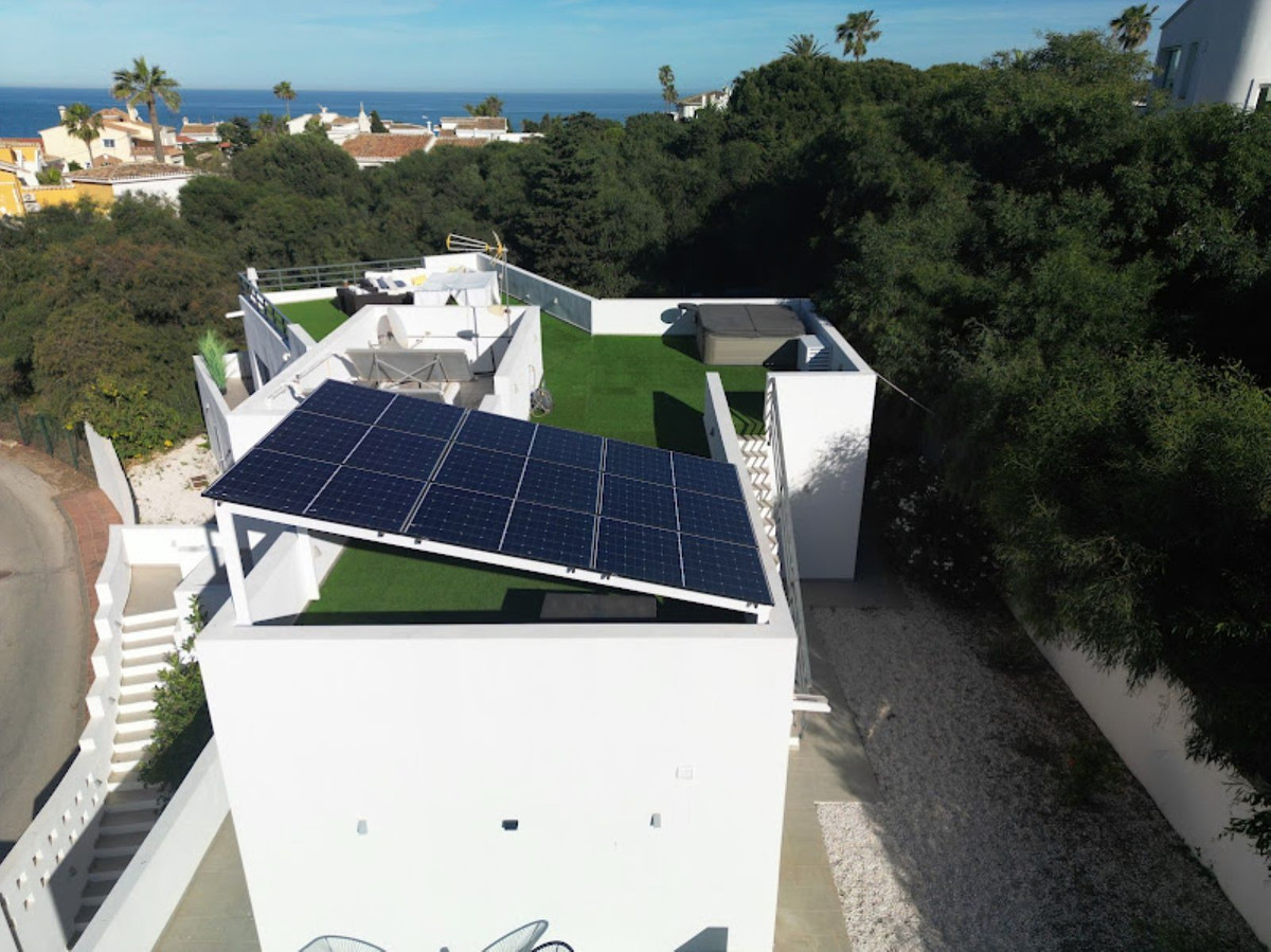 Se vende Villa - Chalet de 4 dormitorios en Costa Del Sol, Málaga, España