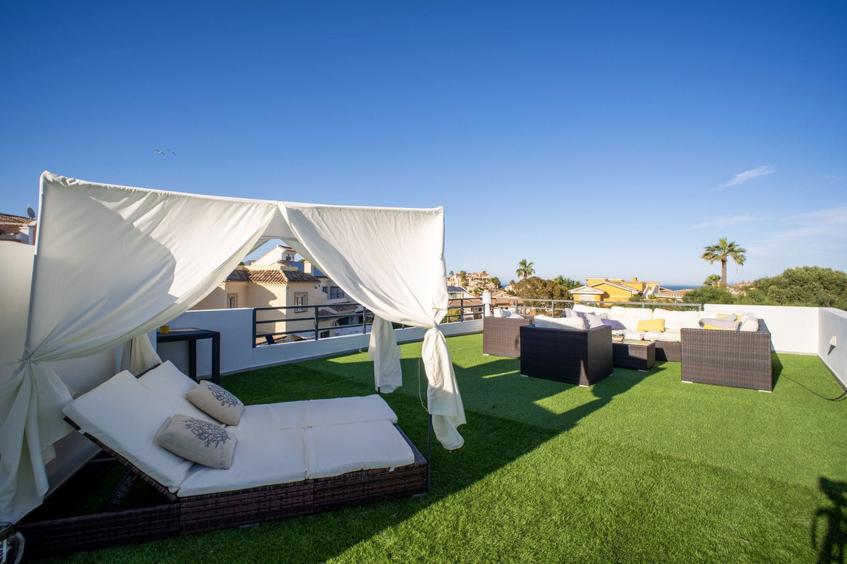 Se vende Villa - Chalet de 4 dormitorios en Costa Del Sol, Málaga, España