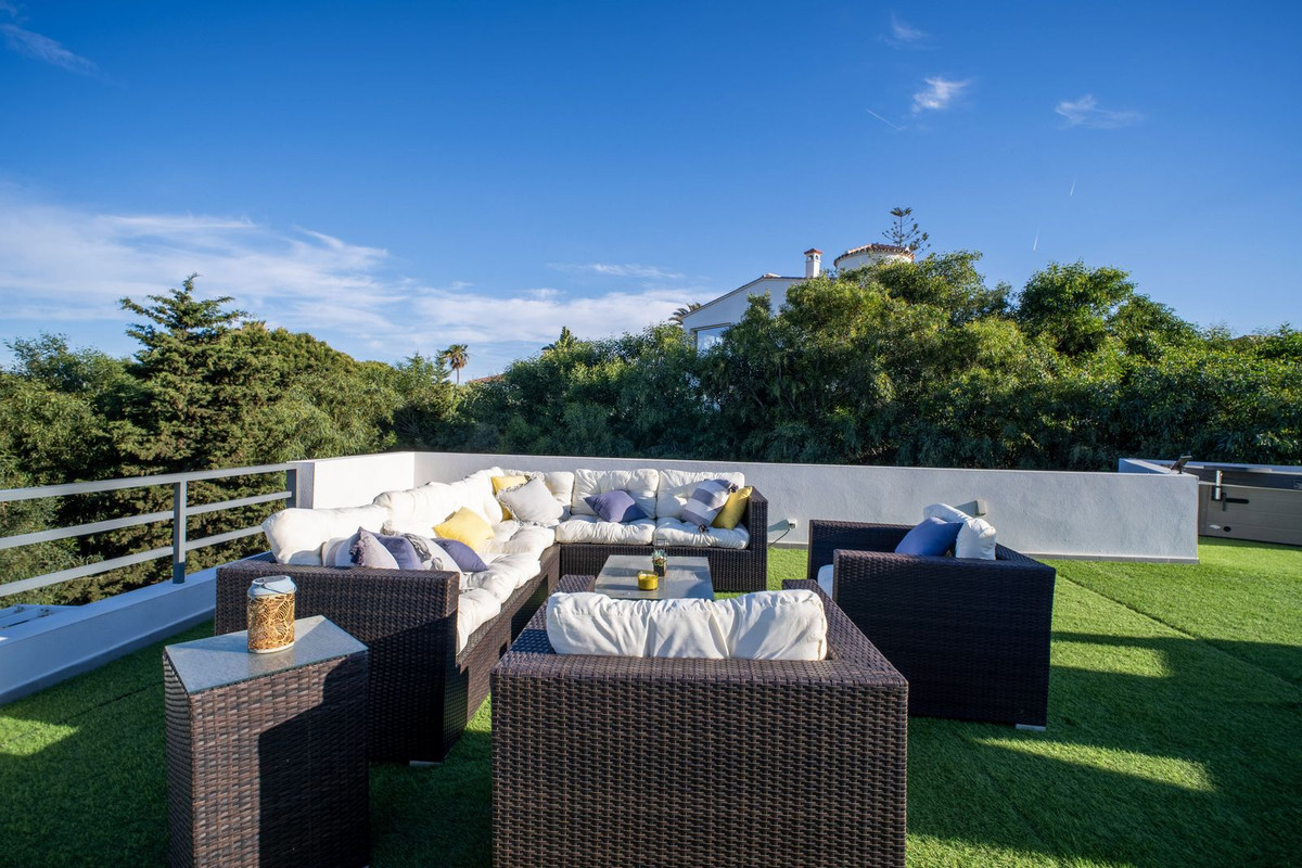Se vende Villa - Chalet de 4 dormitorios en Costa Del Sol, Málaga, España