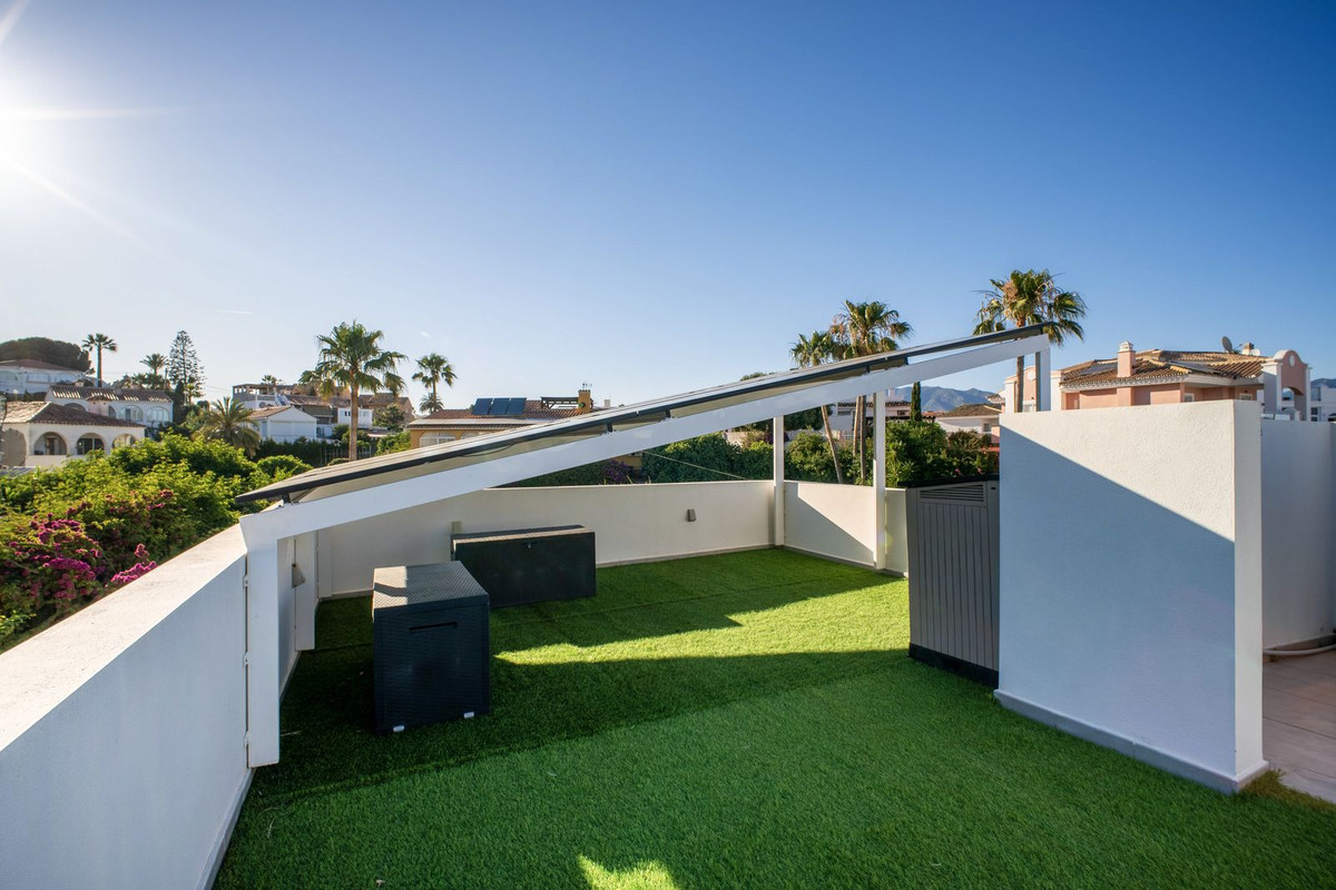 Se vende Villa - Chalet de 4 dormitorios en Costa Del Sol, Málaga, España