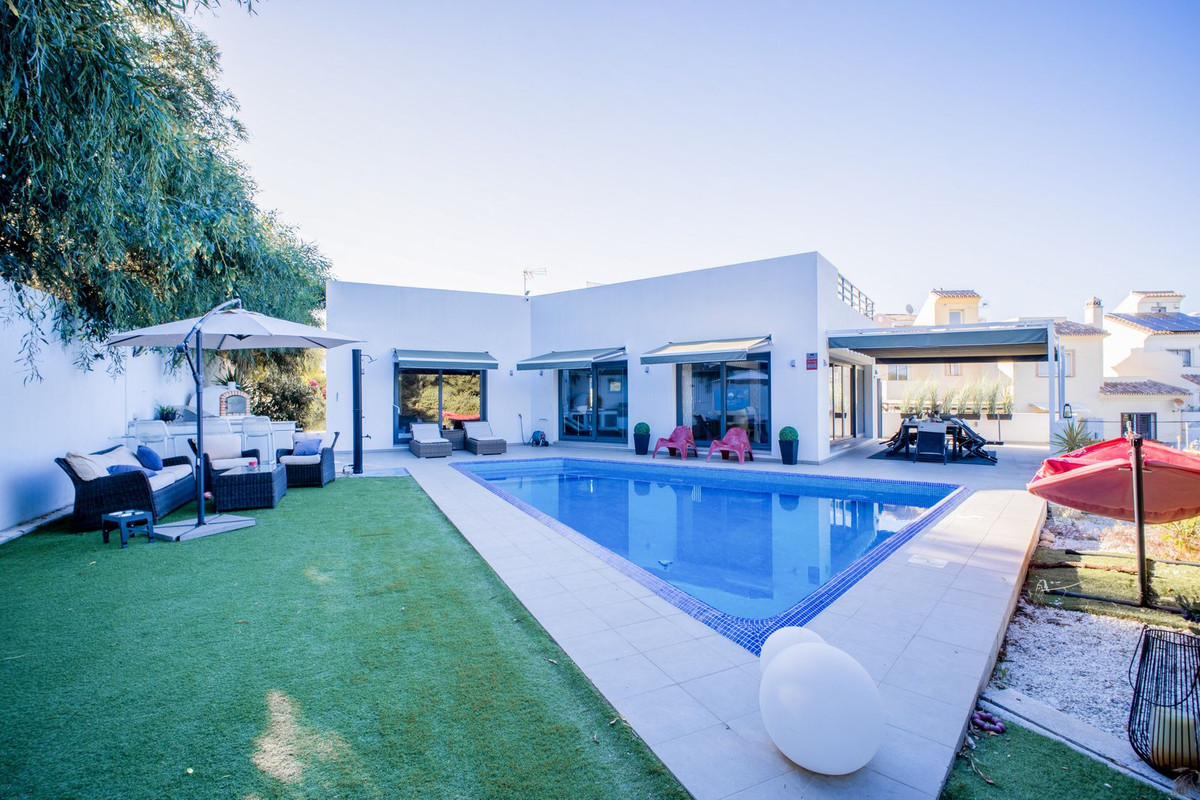Se vende Villa - Chalet de 4 dormitorios en Costa Del Sol, Málaga, España