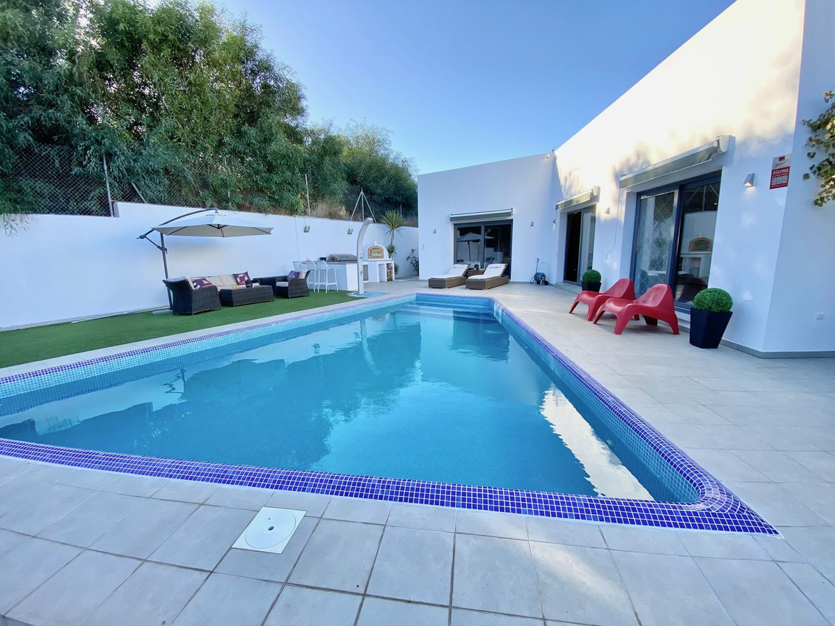 Se vende Villa - Chalet de 4 dormitorios en Costa Del Sol, Málaga, España