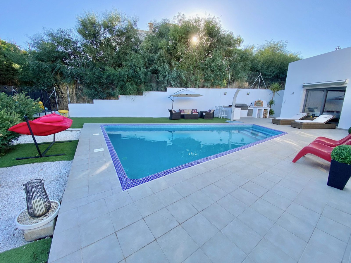 Se vende Villa - Chalet de 4 dormitorios en Costa Del Sol, Málaga, España