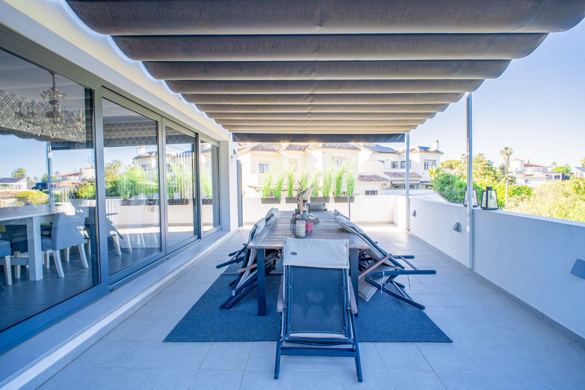 Se vende Villa - Chalet de 4 dormitorios en Costa Del Sol, Málaga, España