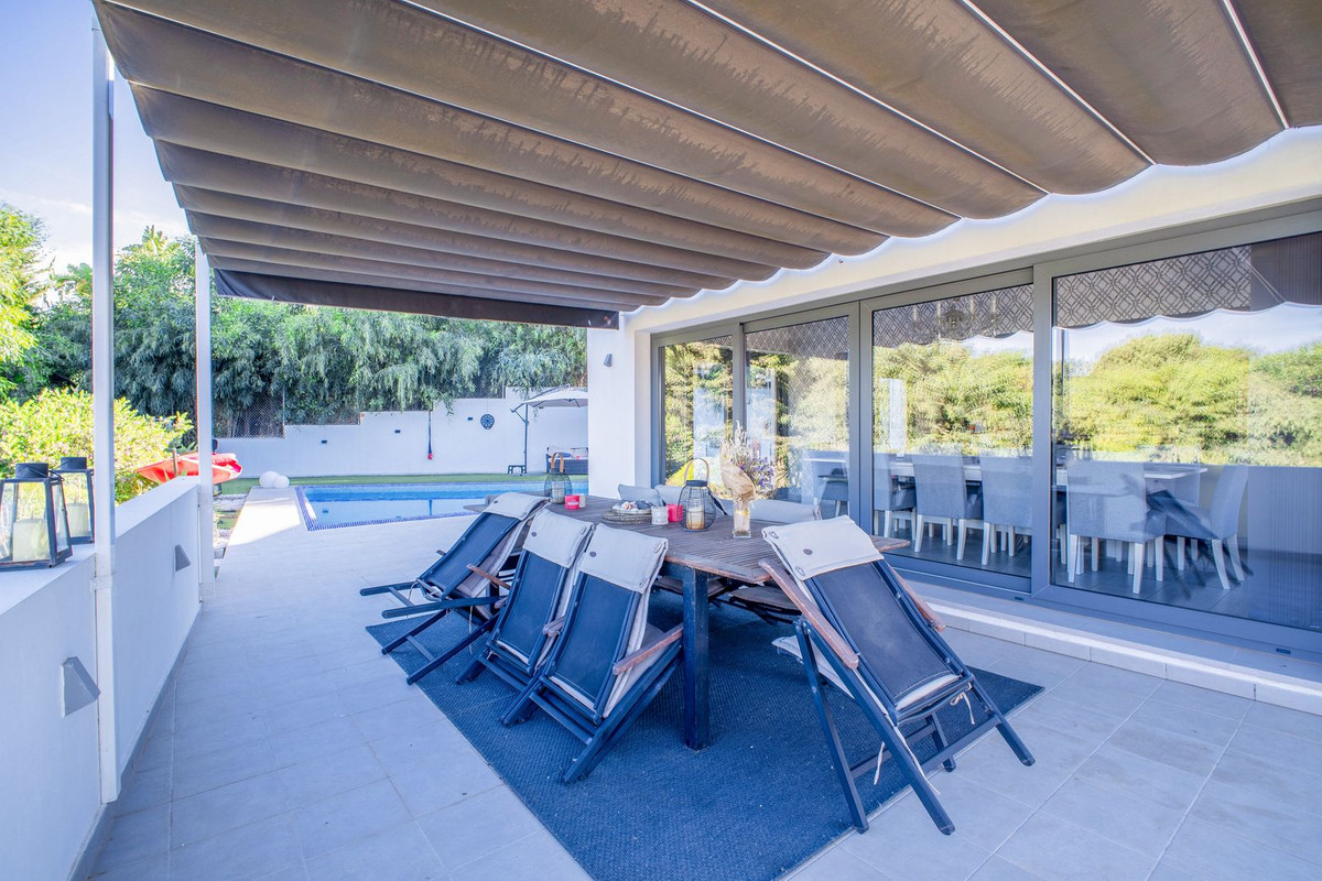 Se vende Villa - Chalet de 4 dormitorios en Costa Del Sol, Málaga, España