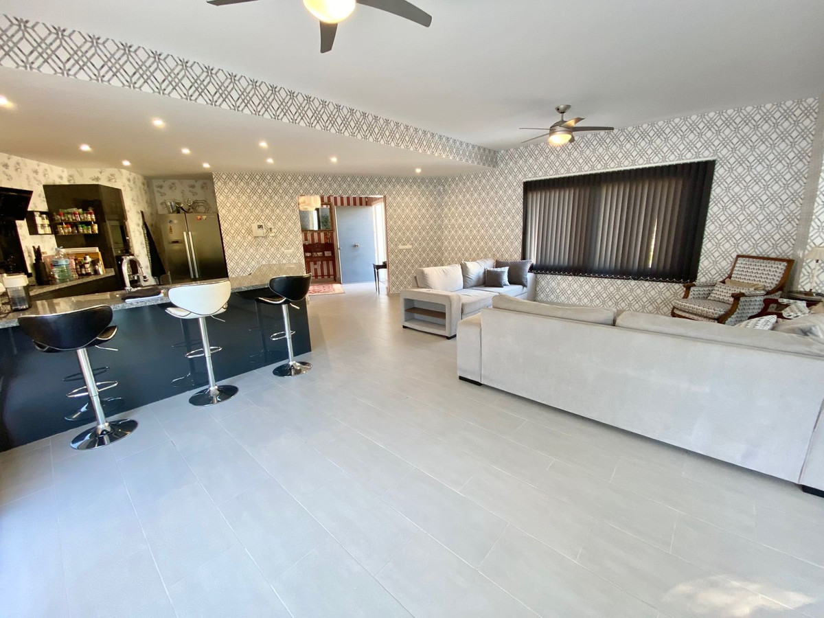 Se vende Villa - Chalet de 4 dormitorios en Costa Del Sol, Málaga, España
