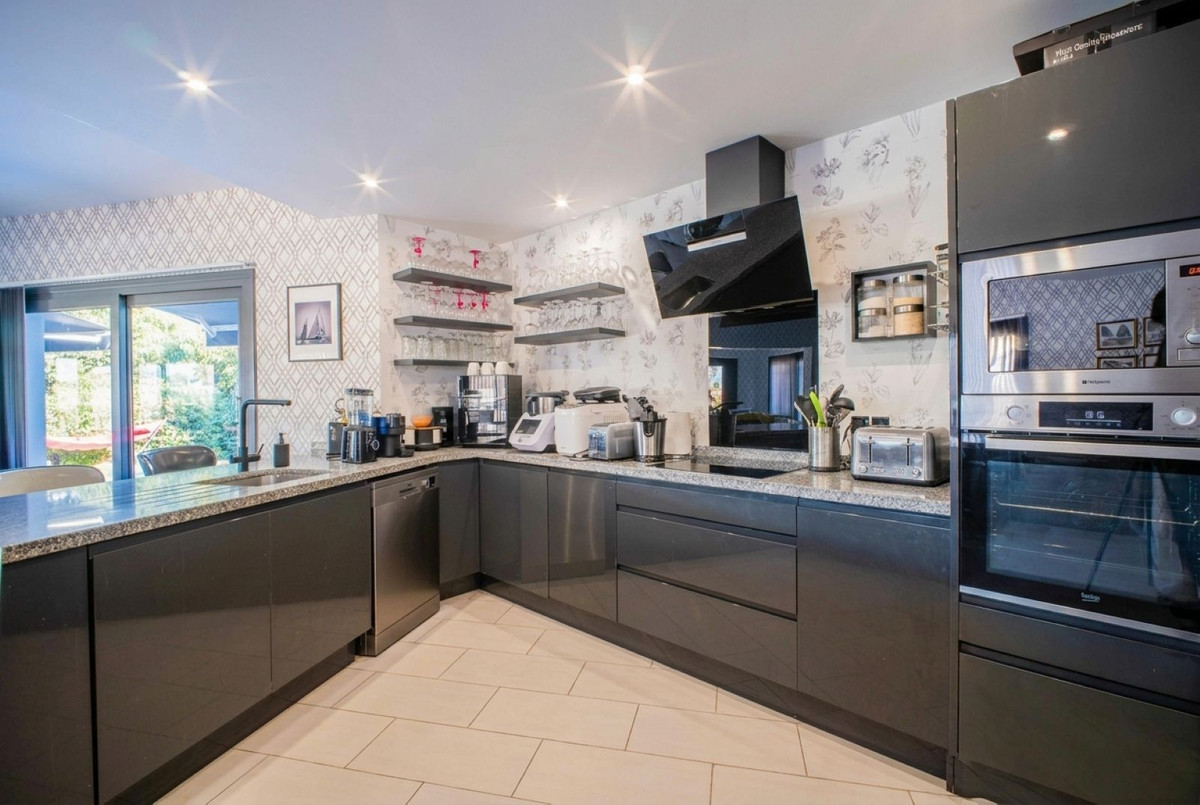 Se vende Villa - Chalet de 4 dormitorios en Costa Del Sol, Málaga, España