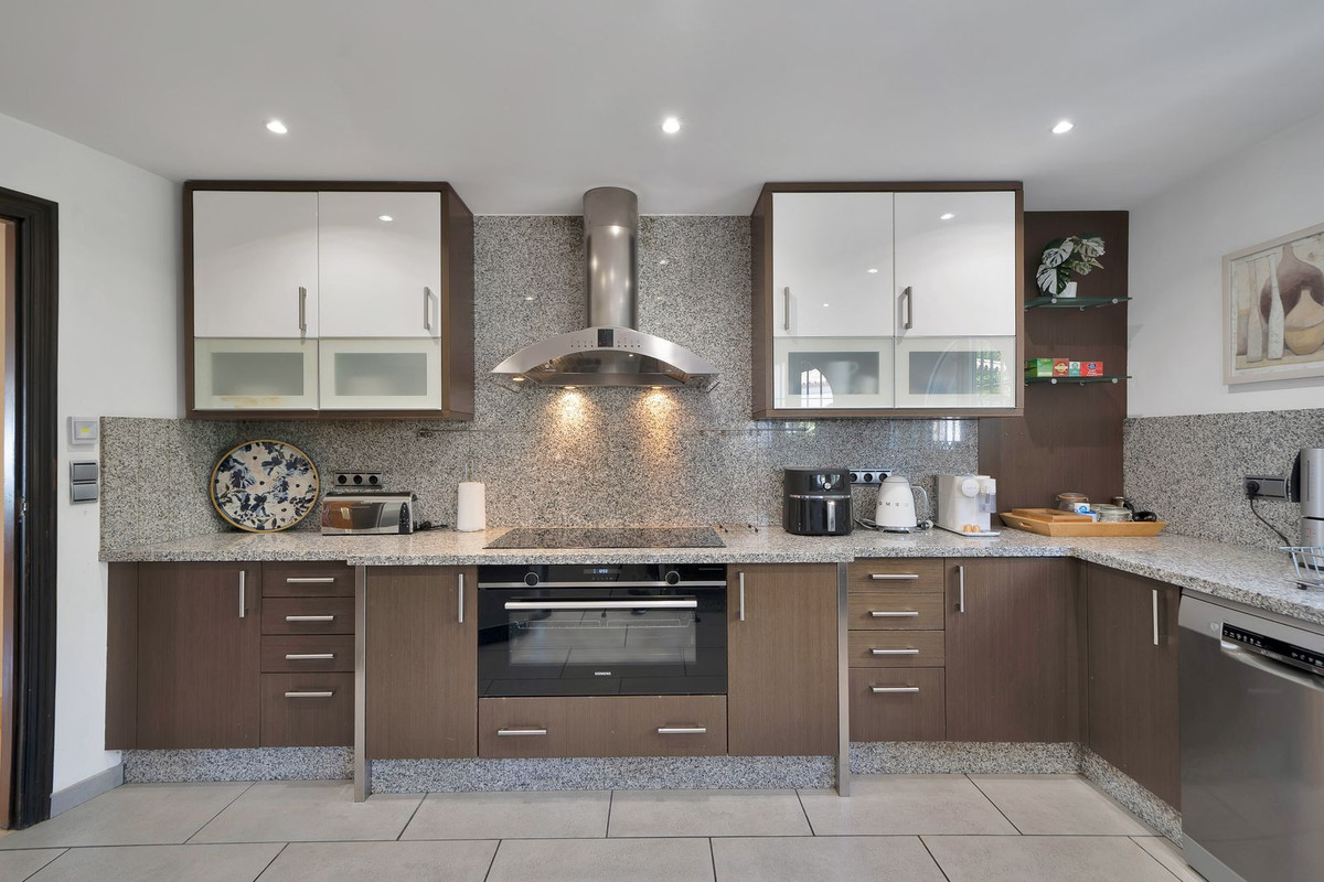 6 Bed Townhouse for sale in Hacienda Las Chapas Costa Del Sol, Málaga, Spain