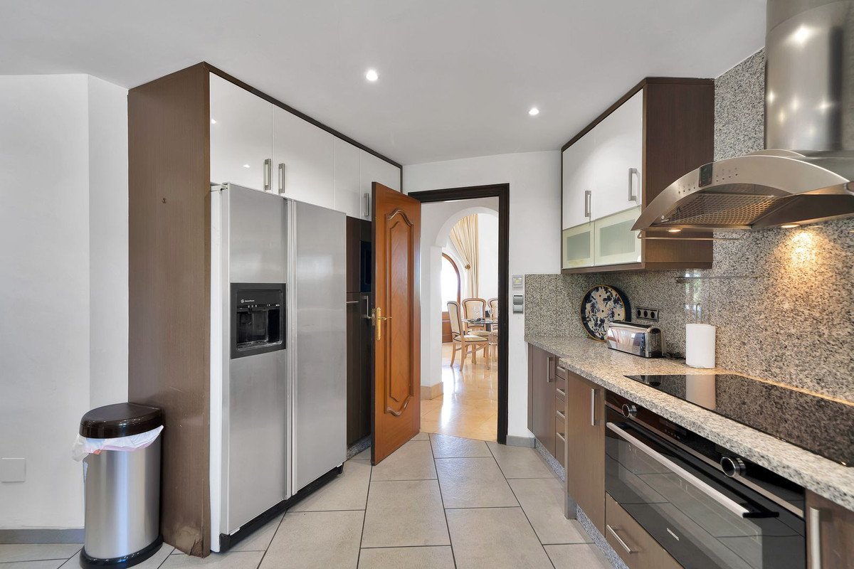 6 Bed Townhouse for sale in Hacienda Las Chapas Costa Del Sol, Málaga, Spain