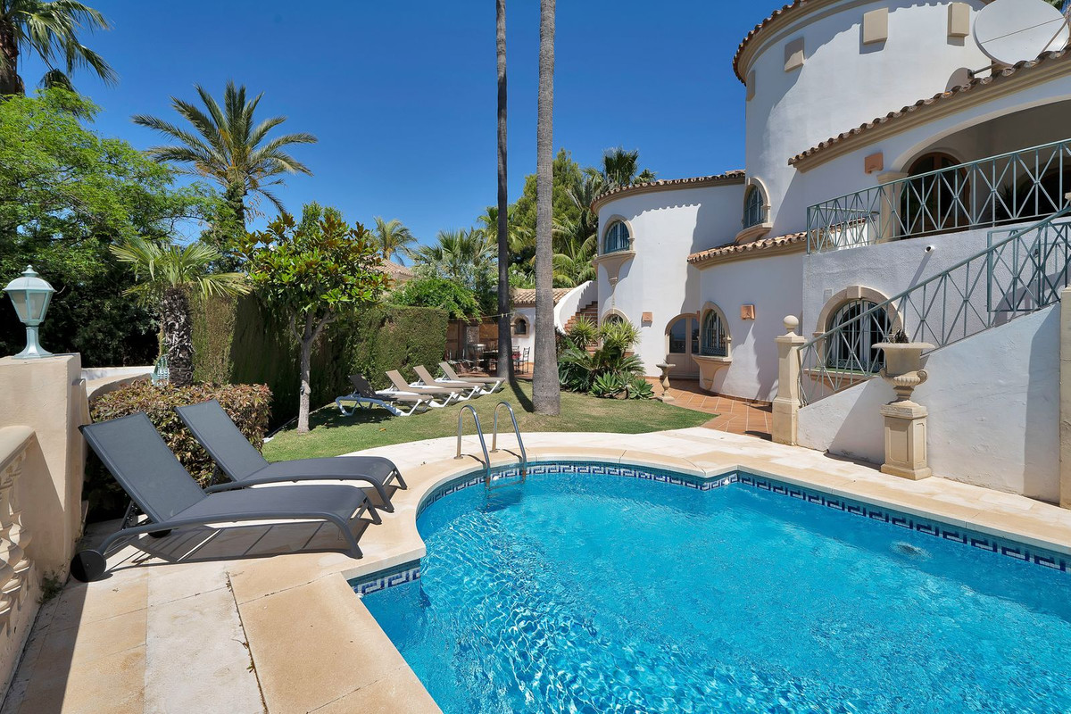 6 Bed Townhouse for sale in Hacienda Las Chapas Costa Del Sol, Málaga, Spain