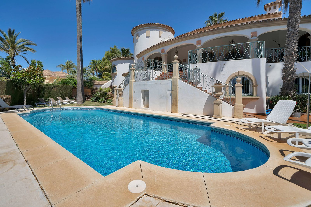 6 Bed Townhouse for sale in Hacienda Las Chapas Costa Del Sol, Málaga, Spain