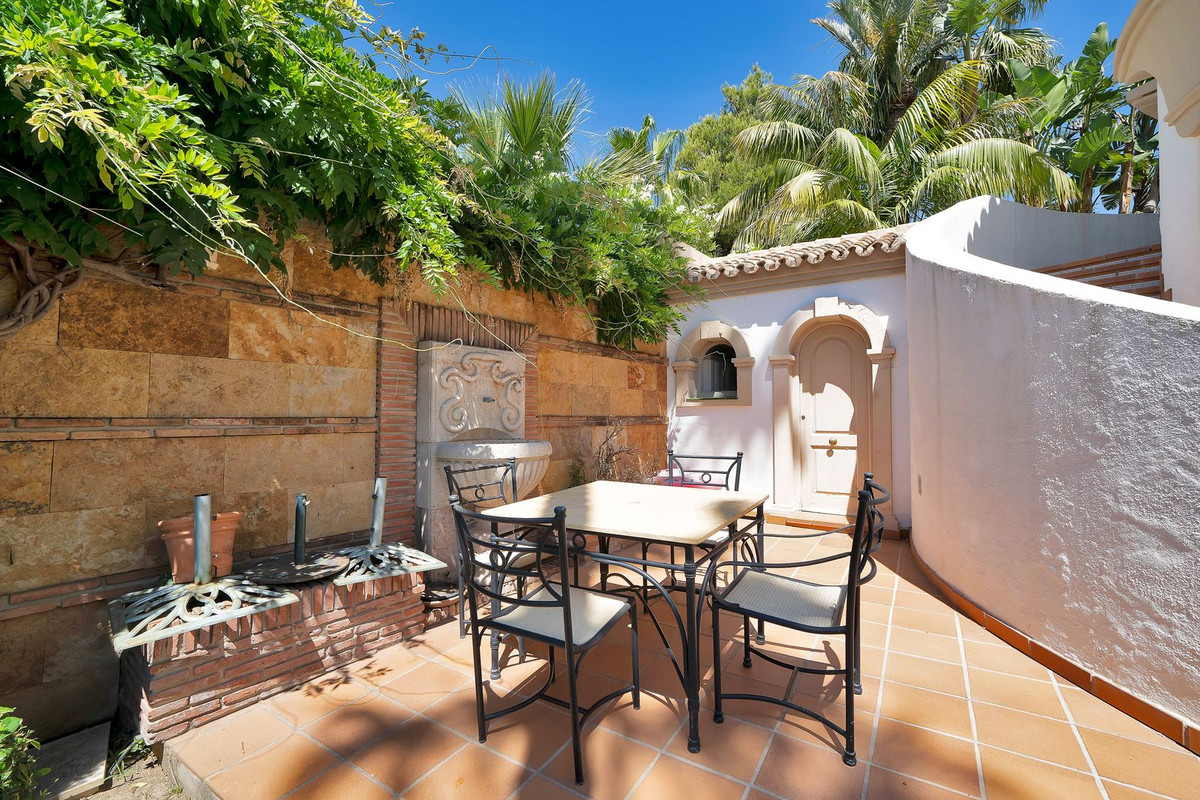 6 Bed Townhouse for sale in Hacienda Las Chapas Costa Del Sol, Málaga, Spain