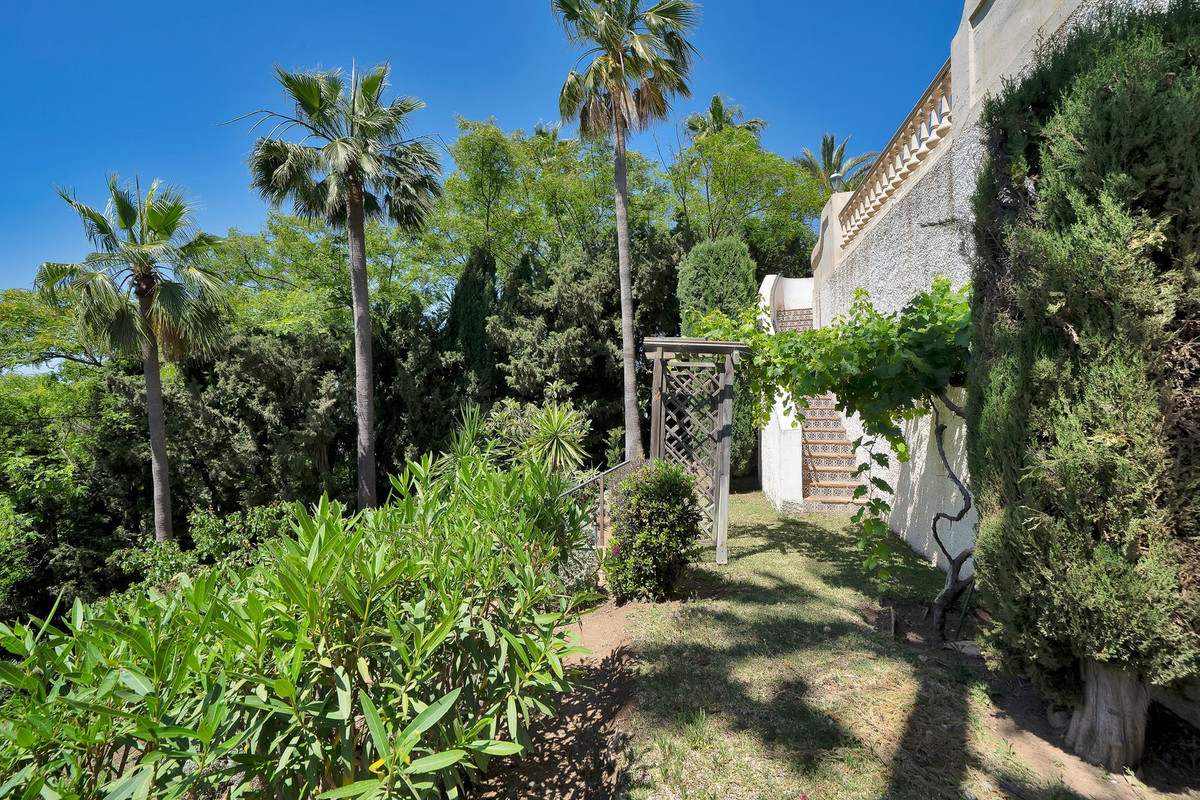 6 Bed Townhouse for sale in Hacienda Las Chapas Costa Del Sol, Málaga, Spain