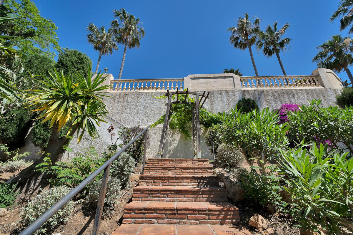 6 Bed Townhouse for sale in Hacienda Las Chapas Costa Del Sol, Málaga, Spain