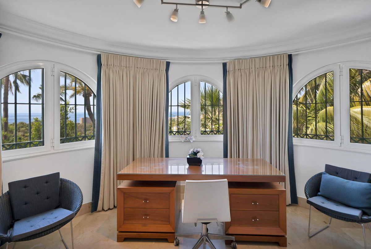6 Bed Townhouse for sale in Hacienda Las Chapas Costa Del Sol, Málaga, Spain