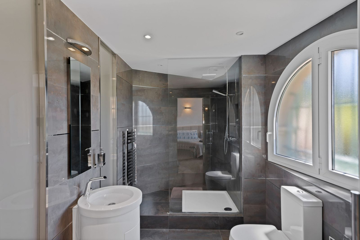 6 Bed Townhouse for sale in Hacienda Las Chapas Costa Del Sol, Málaga, Spain