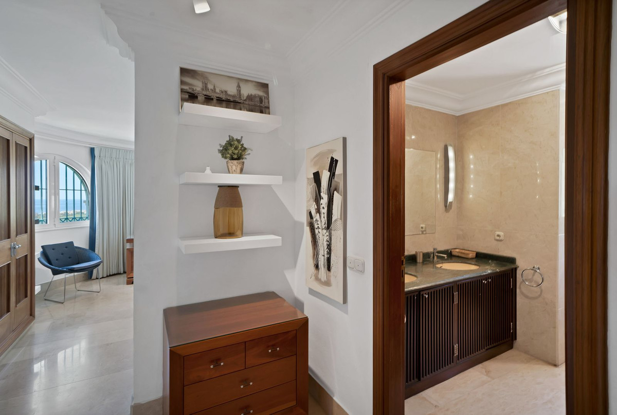6 Bed Townhouse for sale in Hacienda Las Chapas Costa Del Sol, Málaga, Spain