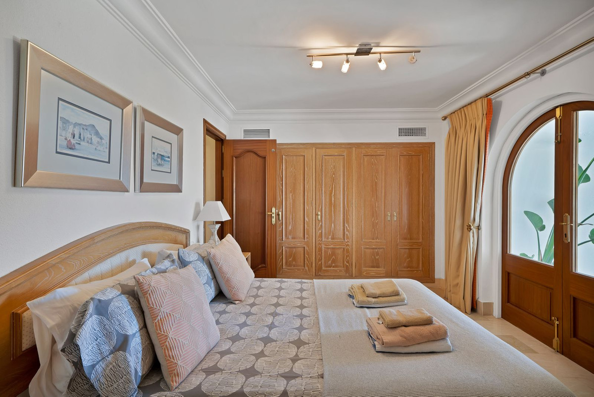6 Bed Townhouse for sale in Hacienda Las Chapas Costa Del Sol, Málaga, Spain