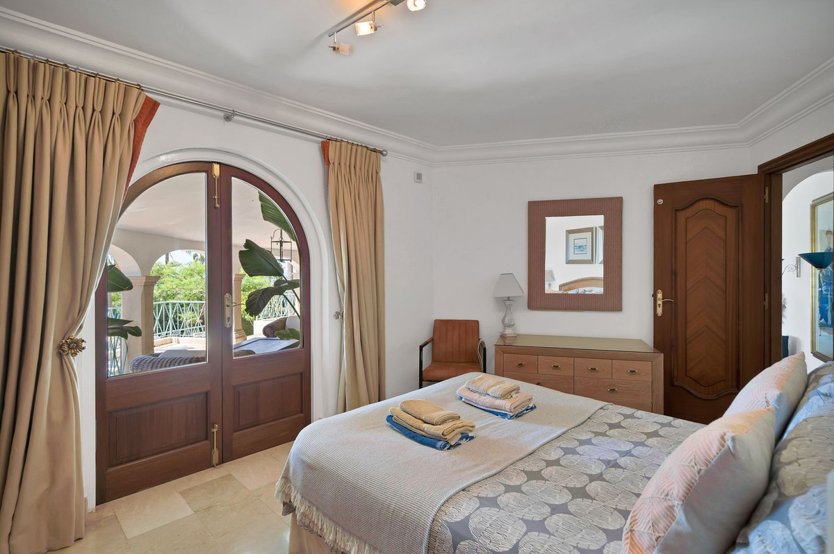 6 Bed Townhouse for sale in Hacienda Las Chapas Costa Del Sol, Málaga, Spain