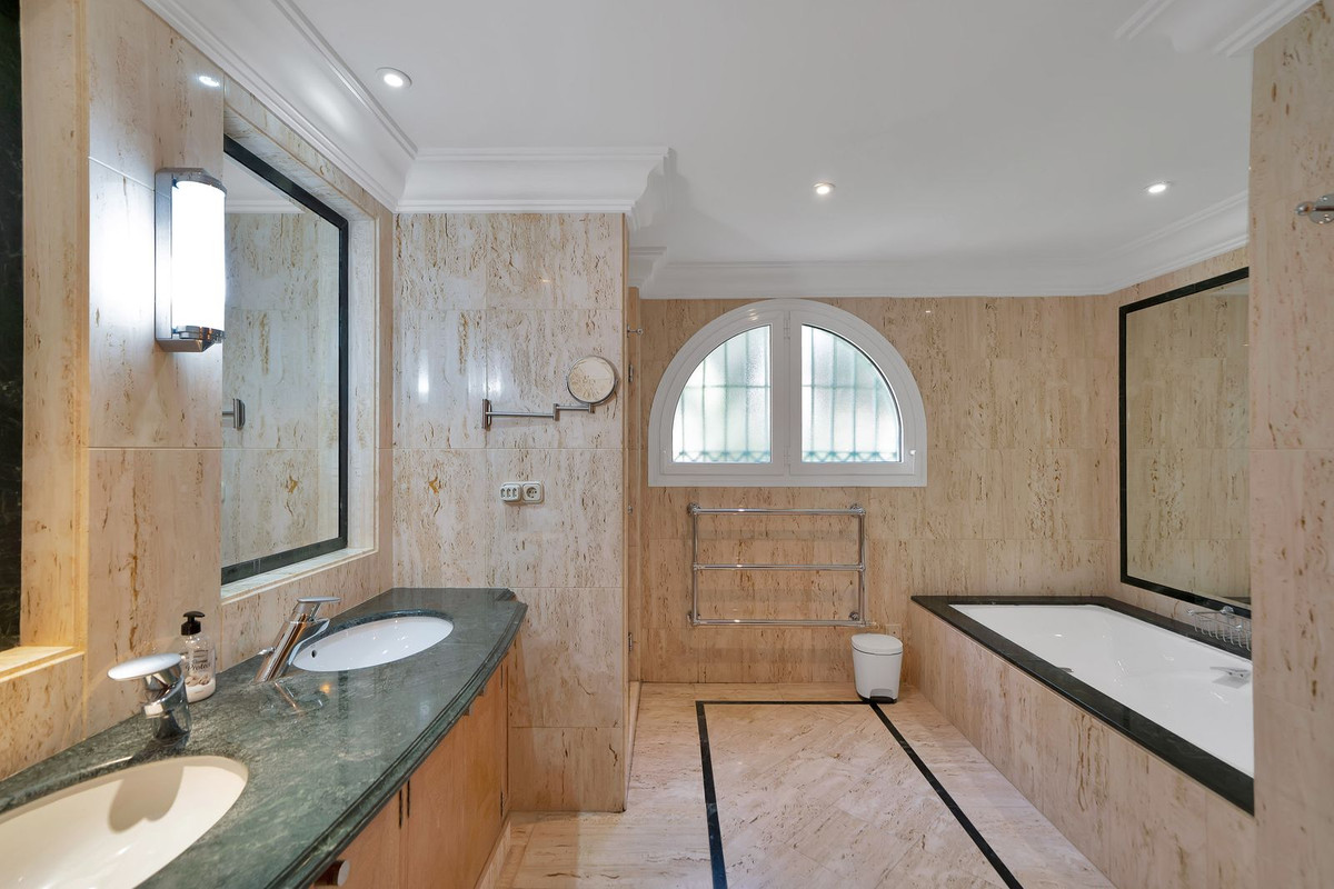 6 Bed Townhouse for sale in Hacienda Las Chapas Costa Del Sol, Málaga, Spain