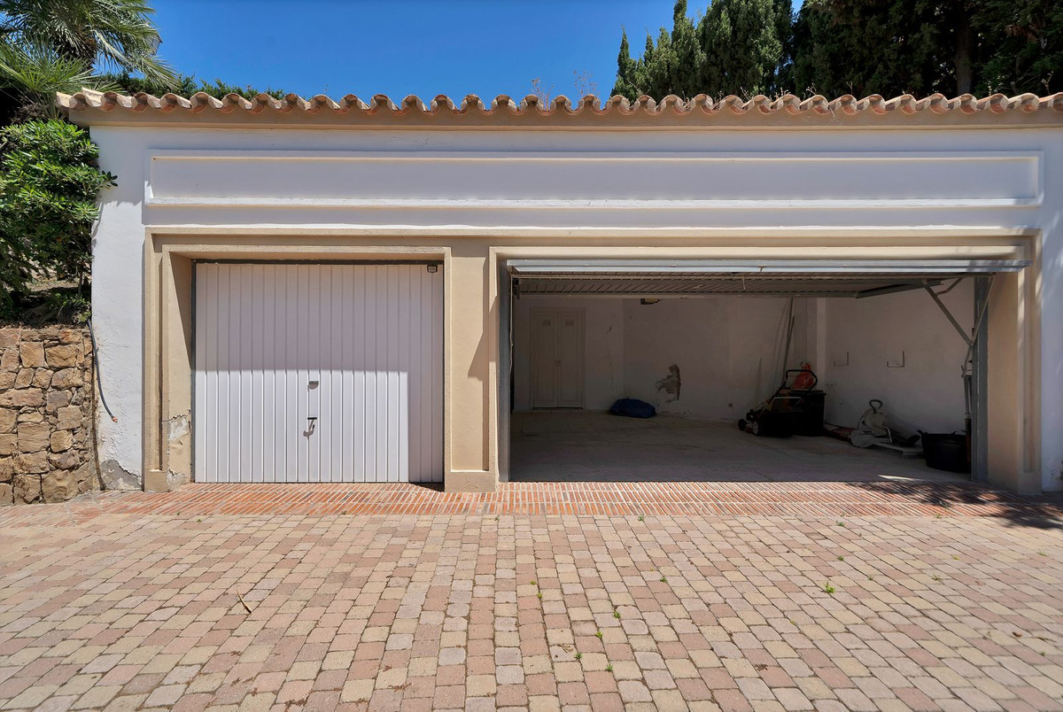 6 Bed Townhouse for sale in Hacienda Las Chapas Costa Del Sol, Málaga, Spain