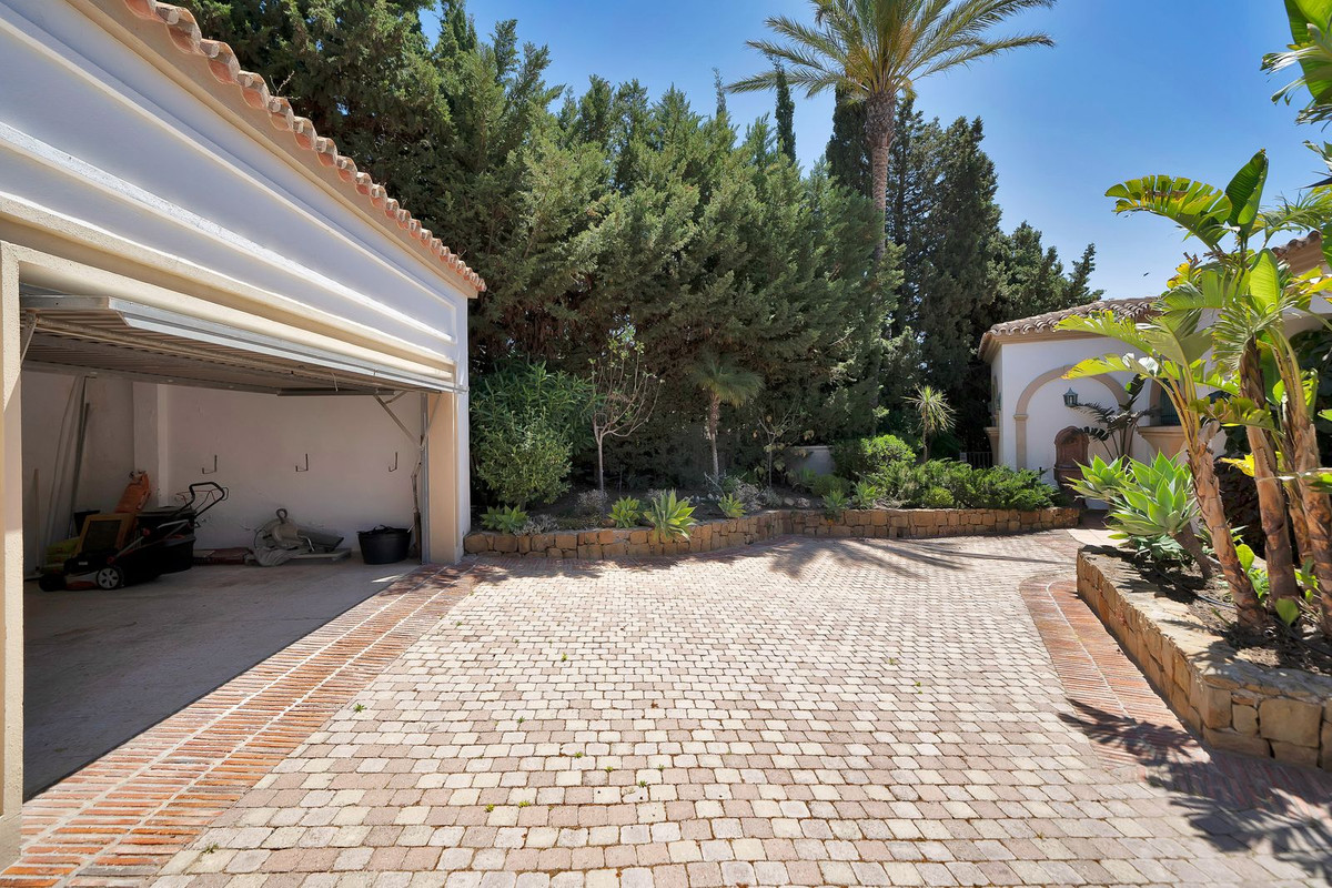 6 Bed Townhouse for sale in Hacienda Las Chapas Costa Del Sol, Málaga, Spain