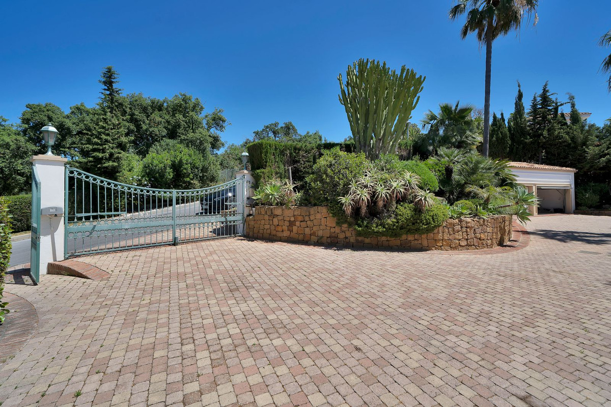 6 Bed Townhouse for sale in Hacienda Las Chapas Costa Del Sol, Málaga, Spain