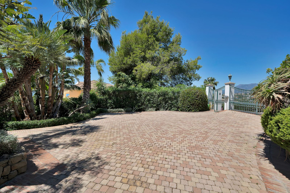 6 Bed Townhouse for sale in Hacienda Las Chapas Costa Del Sol, Málaga, Spain