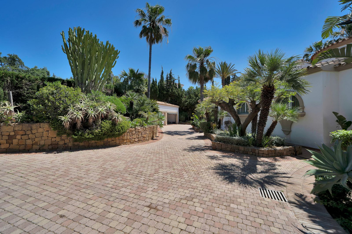 6 Bed Townhouse for sale in Hacienda Las Chapas Costa Del Sol, Málaga, Spain