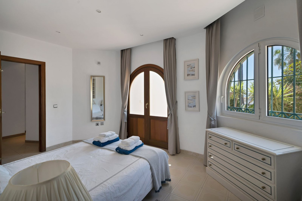 6 Bed Townhouse for sale in Hacienda Las Chapas Costa Del Sol, Málaga, Spain