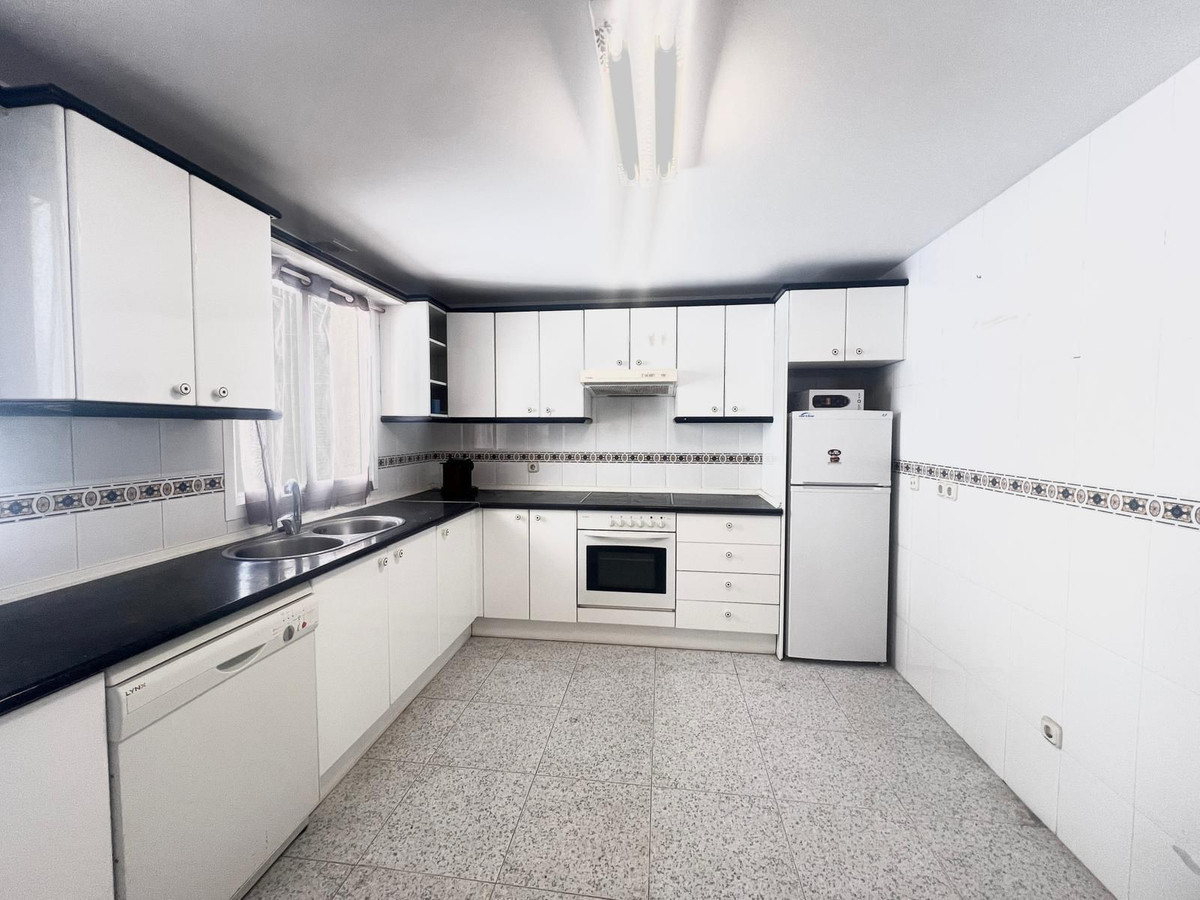3 Bed Apartment for sale in Estepona Costa Del Sol, Málaga, Spain