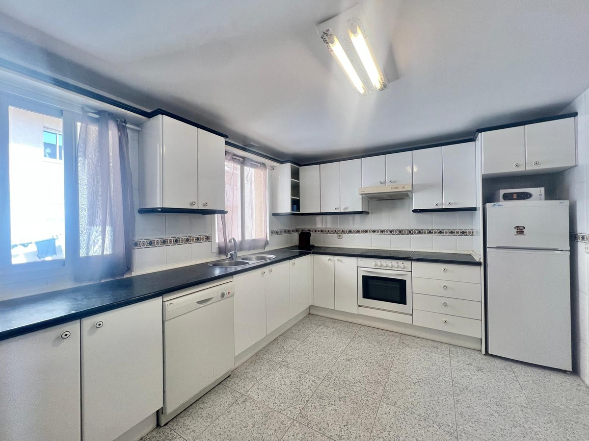 3 Bed Apartment for sale in Estepona Costa Del Sol, Málaga, Spain