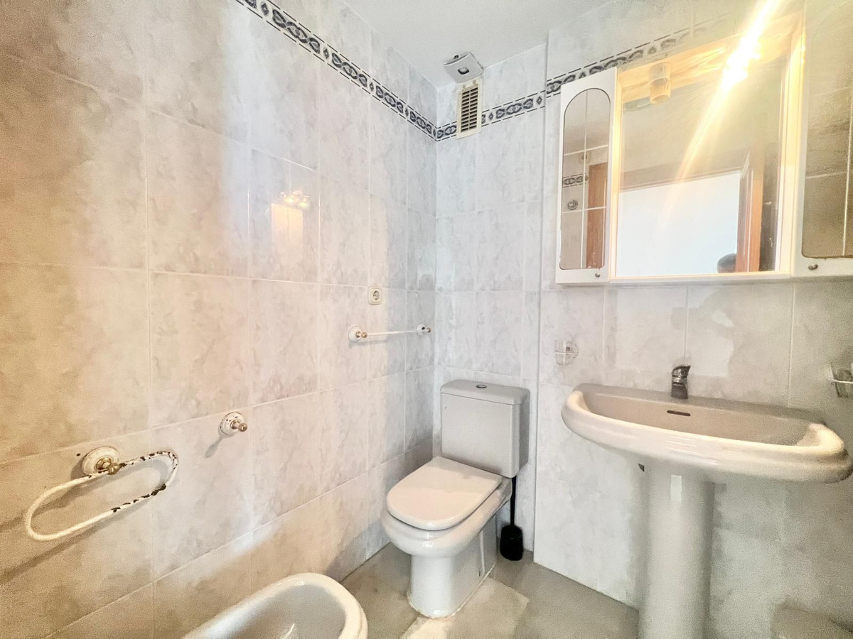 3 Bed Apartment for sale in Estepona Costa Del Sol, Málaga, Spain